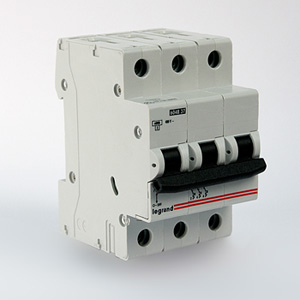 Автоматический выключатель Legrand LR C10, 10А, трехполюсный, 6кА (604833)